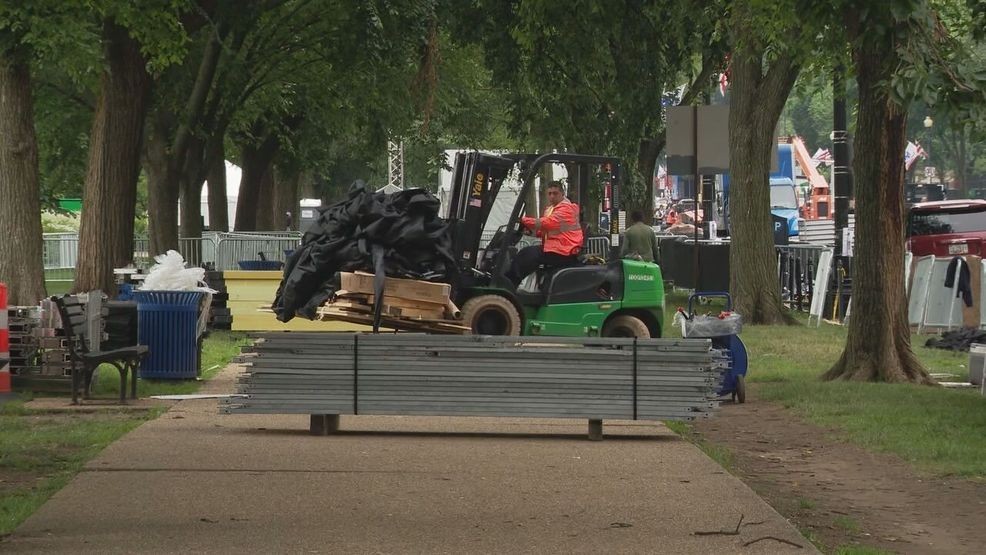 Street closures continue as crews begin tearing down military parade structures (Kimi Fleming/7News)