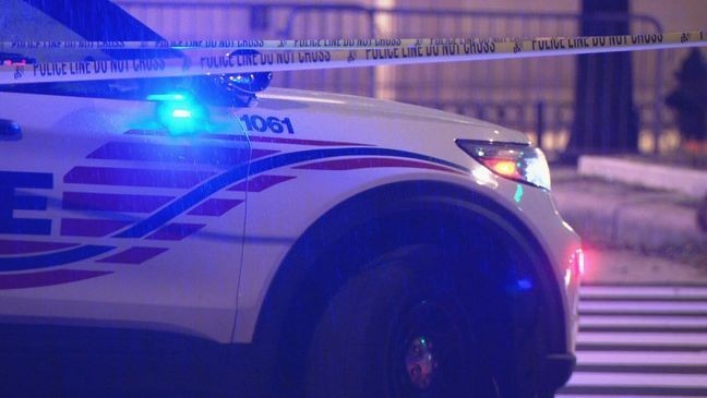 D.C. Police cruiser with its lights on. (7News)